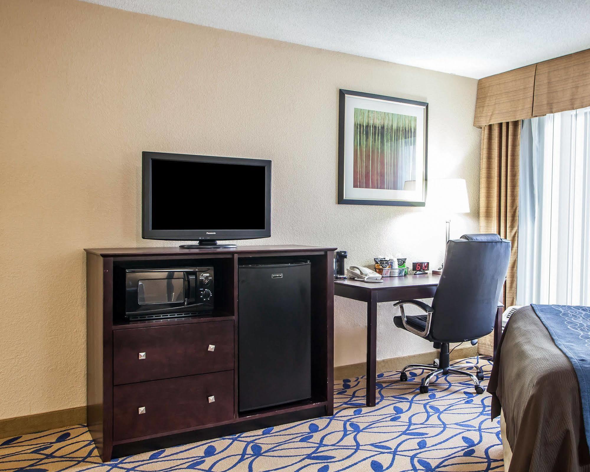 Comfort Inn Bourbonnais Near I-57 Bagian luar foto